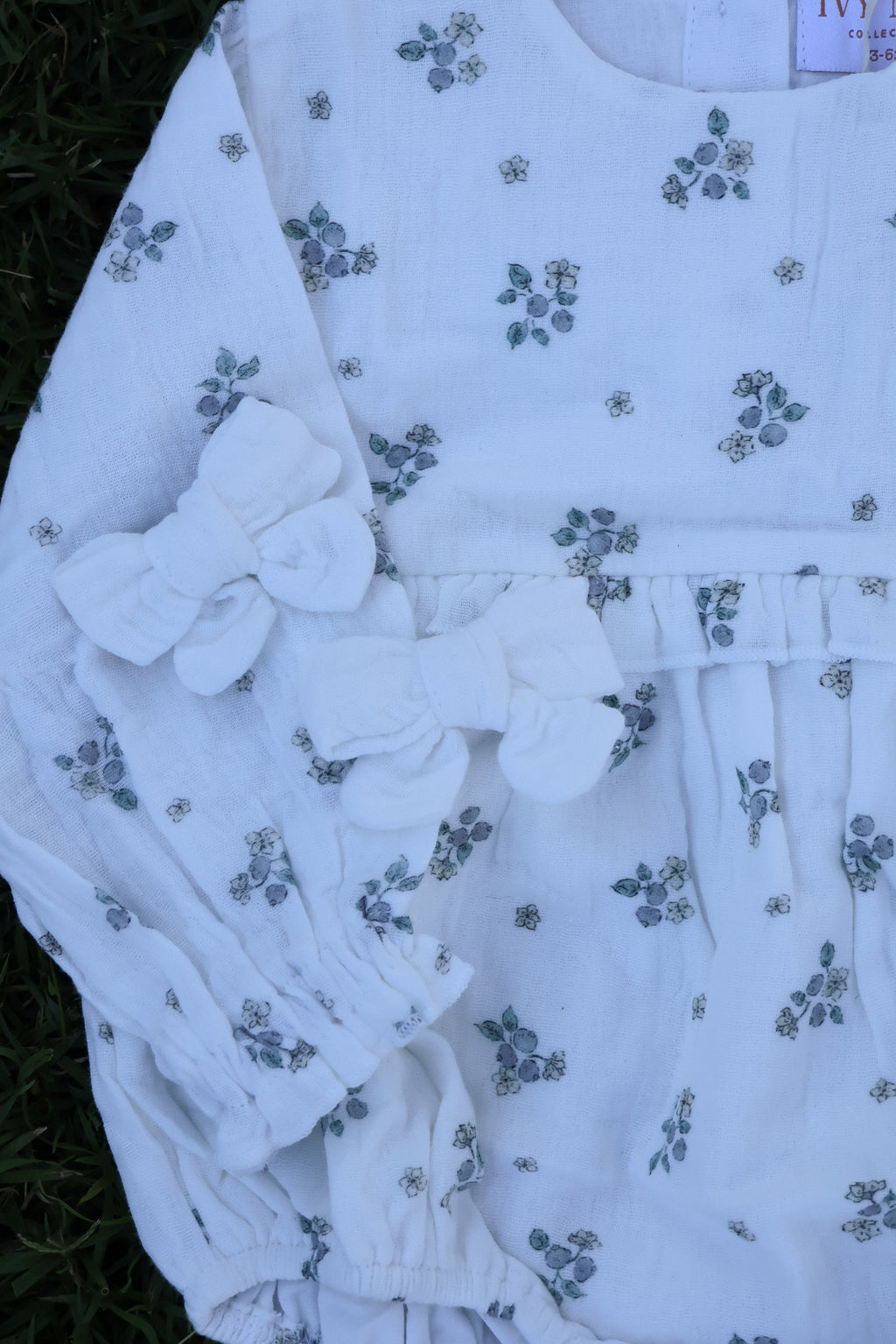 Mini bow clips ~ White