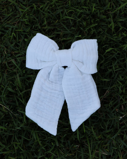 Large bow clip ~ white